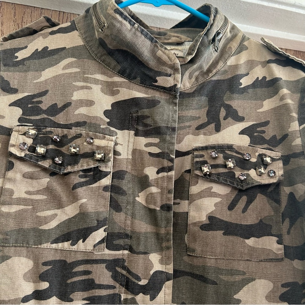 Women’s Camouflage Jean Jacket| Large